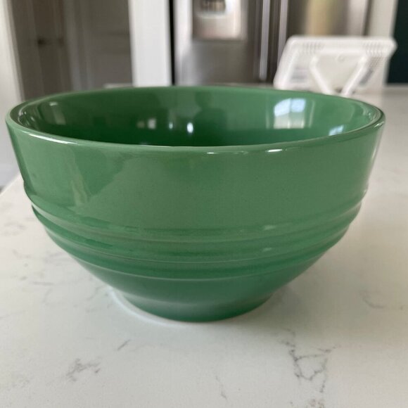 Le Creuset Stoneware 2 Tone Coupe Cereal/Soup 6 1/8" Bowl Bamboo Green Ombre - Picture 8 of 8
